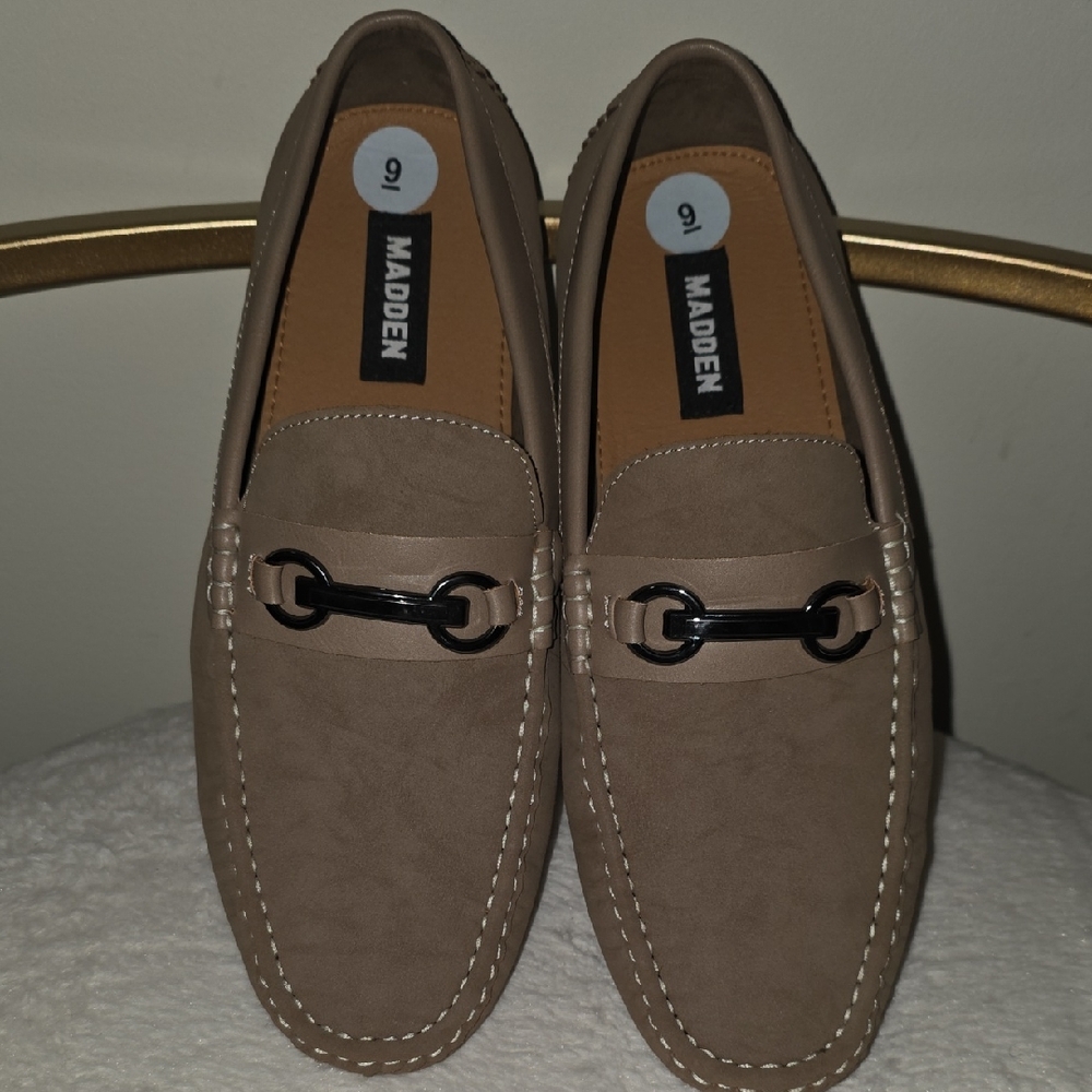 Steve Madden Tan Loafers with Black Detail